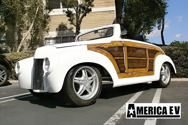 White Woody 39 Roadster 4 Passenger Golf Cart affordable golf cart rental, golf cart rent greensboro